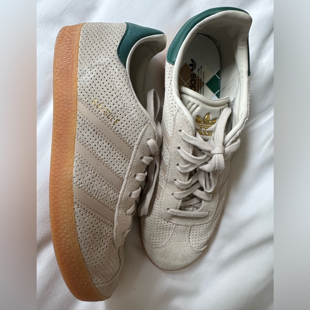Addidas Gazelle women’s size 6.5 like new